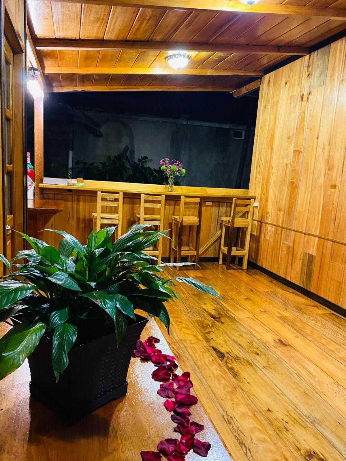 Guayabo Hostal Mindo Luaran gambar